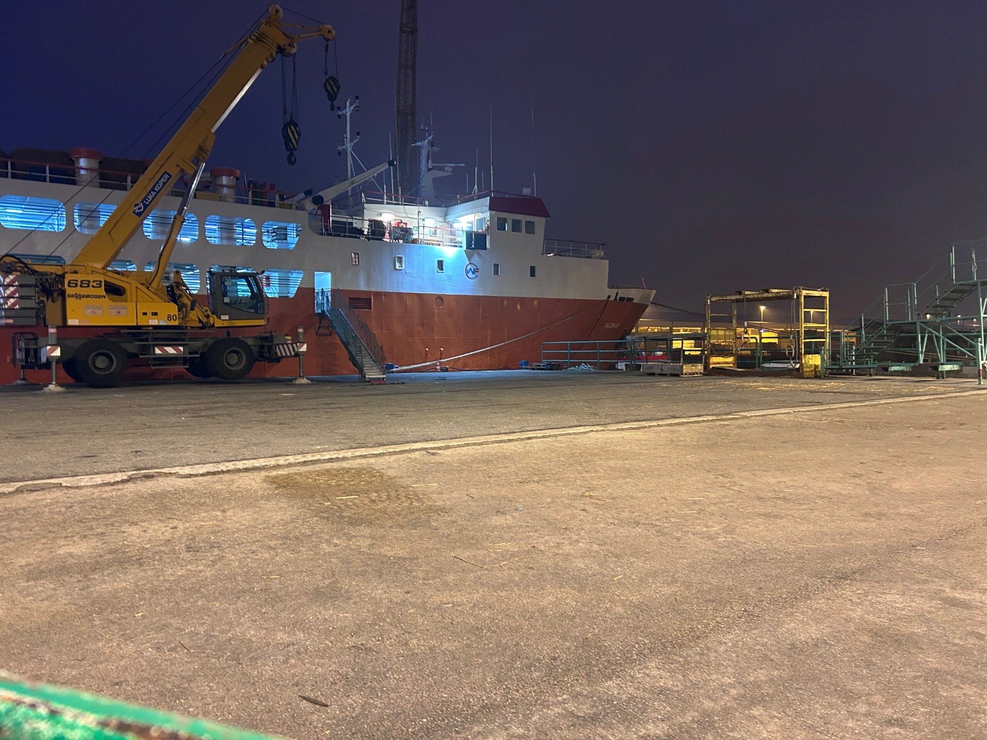 Port operations night loading — Boviterra
